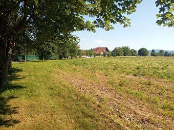 K prodeji parcely od 600 m2 do 800 m2 se stavbou rodinného d