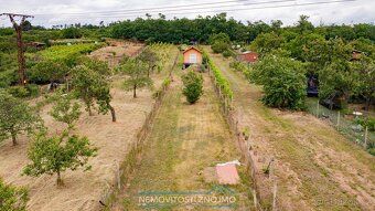K prodeji nabízíme vybavenou zahradu o výměře 852 m2 v oblíb