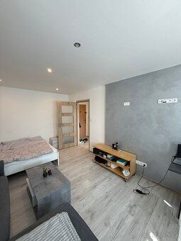 Pronájem moderního bytu 1+1 (39 m²) v Ostravě-Porubě – přímo