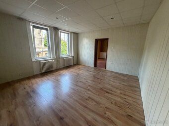 Dobrý den , Pronájem bytu 3+1 v prvním patře 90 m2 , byt se 