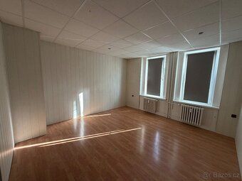 Dobrý den , Pronájem bytu 3+1 v prvním patře 90 m2 , byt se 