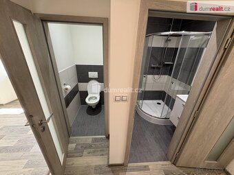 , Dumrealit.cz Vám zprostředkuje pronájem bytu 3+kk o podlah