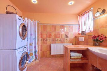Velký rodinný dům o dispozici 6+2, zastavěné ploše 161 m², u