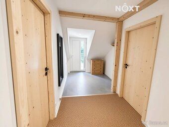 Nabízíme k pronájmu prostornou bytovou jednotku o dispozici 