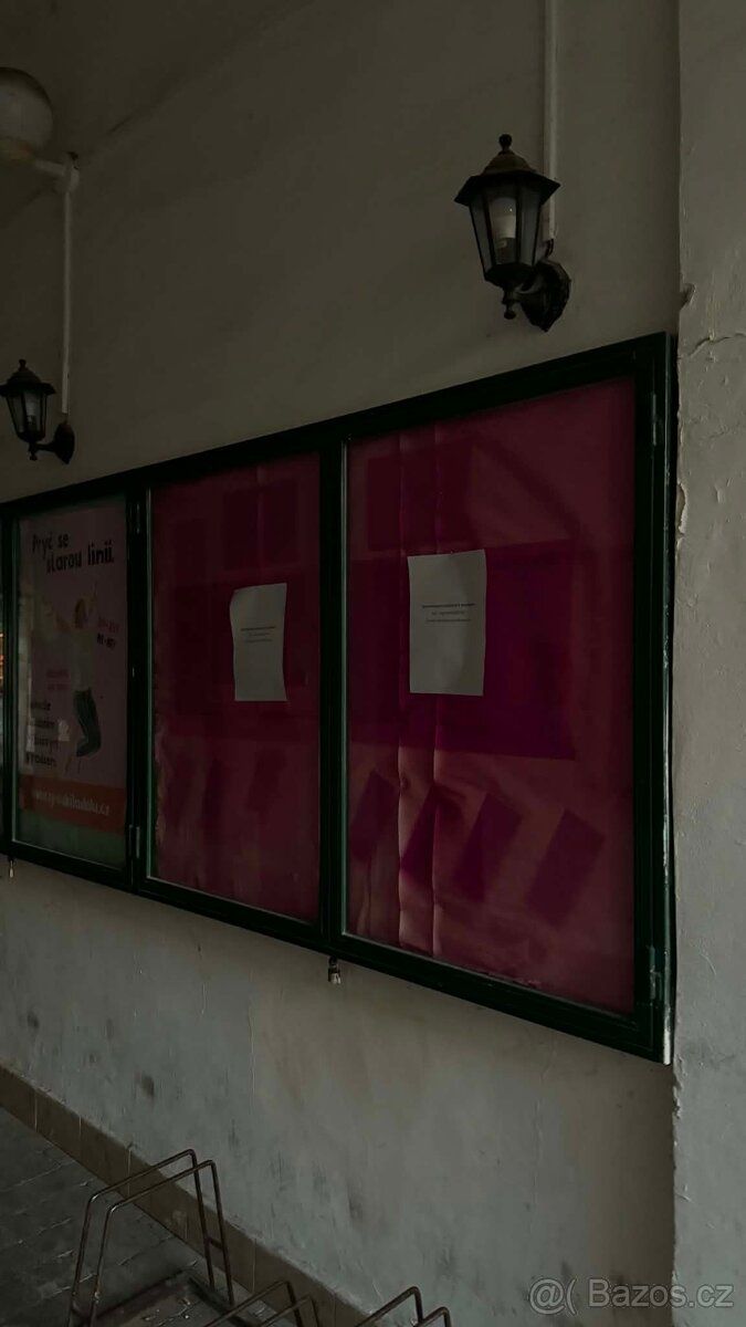 Pronájem reklamních vitrín v centru Pardubic Pasáž Velvet
St