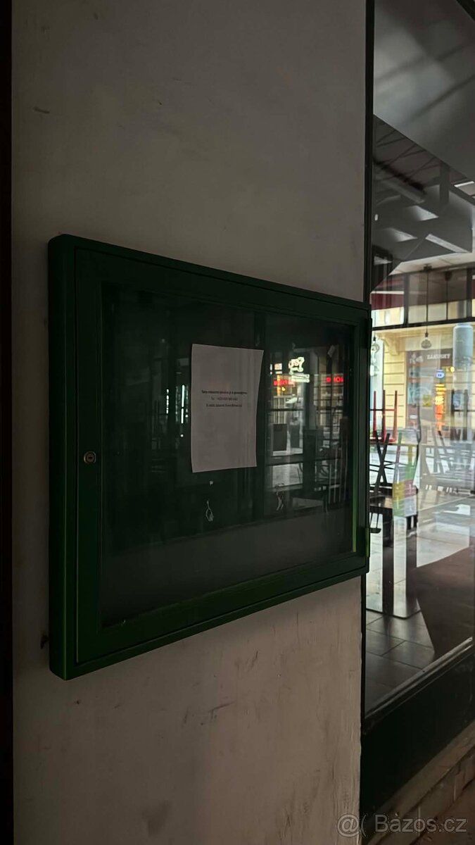 Pronájem reklamních vitrín v centru Pardubic Pasáž Velvet
St