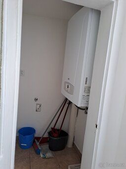 Nabízíme k pronájmu prostorný byt 3+1 o výměře 84 m², situov