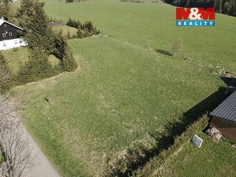 K prodeji slunný pozemek - stavební pozemek o výměře 1517 m²