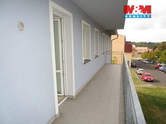 Nabízíme k pronájmu kancelář v lukrativní zóně v centru Aše.