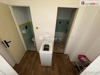 Cena včetně odměny zprostředkovatele a právních služeb., Nab