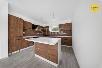 Nabízíme k prodeji moderní novostavbu rodinného domu o dispo