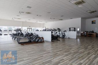 Nabízíme k pronájmu atraktivní obchodní prostory /showroom o
