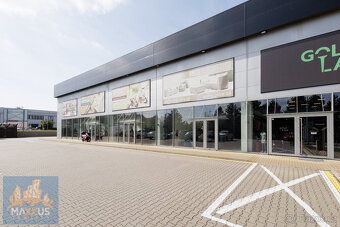 Nabízíme k pronájmu atraktivní obchodní prostory /showroom o