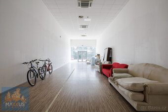 Nabízíme k pronájmu atraktivní obchodní prostory /showroom o