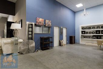 Nabízíme k pronájmu atraktivní obchodní prostory /showroom o