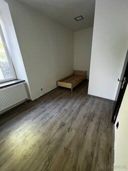 Pronájem prostorného bytu 2+kk, 65m² – 10 km od Jihlavy
Hled