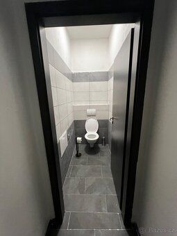 Pronájem prostorného bytu 2+kk, 65m² – 10 km od Jihlavy
Hled