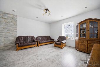 Nabízím k prodeji rodinný dům ve velmi dobrém stavu, situova