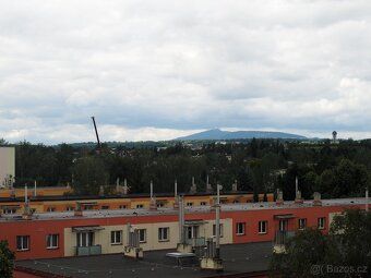 Nabízím k pronájmu nevybavený, slunný byt 2+1 v 6. nadzemním