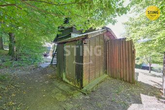 Nabízíme vám pozemek o velikosti 833 m2 s chatou určenou k c