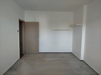 Pronajmu zrekonstruovaný byt 2kk ve Slavkově u Brna. Vybaven