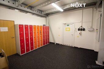 Nabízíme k pronájmu zadní část skladové haly o výměře 861 m²