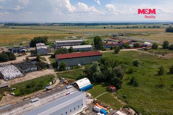 Prodej komerčního pozemku o výměře 8 584 m² přímo u sjezdu z