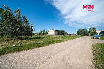 Prodej komerčního pozemku o výměře 8 584 m² přímo u sjezdu z