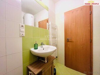 +popl. 5000, + vratná kauce + provize RK, cena za služby je 