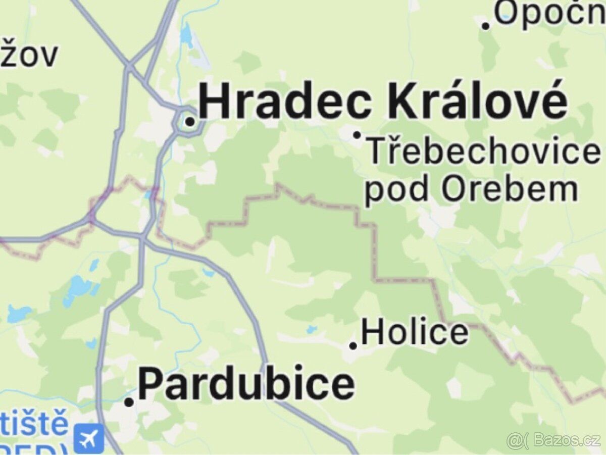 Zahrádku, pole, louku nebo starší chatku. Do 10km od Hradce 