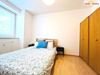 +popl. 5000, + vratná kauce + provize RK, cena za služby je 