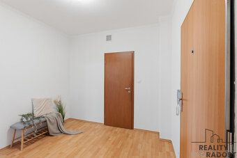 Nabízíme k prodeji světlý a prakticky řešený byt o dispozici