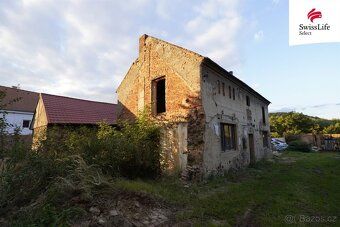 Stavební pozemek se zahradou v klidné obci Mrzlice ideální m