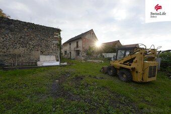 Stavební pozemek se zahradou v klidné obci Mrzlice ideální m