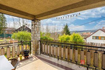 Rodinný dům Lípa, 280m2, 4+kk 118m2, 3+kk 118m2, suterén 44m