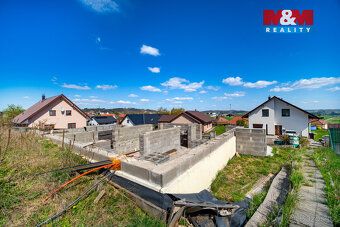 Nabízíme k prodeji prostorný pozemek o rozloze 1 202 m², sit