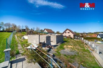 Nabízíme k prodeji prostorný pozemek o rozloze 1 202 m², sit