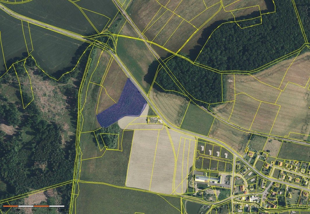 Nabízíme prodej pozemku 11084m2 na okraji obce Bechov u Doln