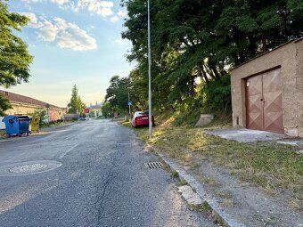 Na prodej řadová cihlová garáž o výměře 25 m², ul. Marie Pom