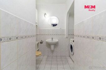 Nabízíme Vám ke koupi prostorný mezonetový byt 3+kk o podlah
