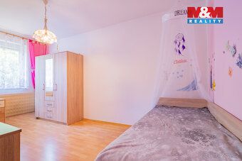 Nabízíme k prodeji velmi dobře udržovaný a prostorný přízemn