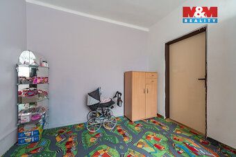 Nabízíme k prodeji velmi dobře udržovaný a prostorný přízemn