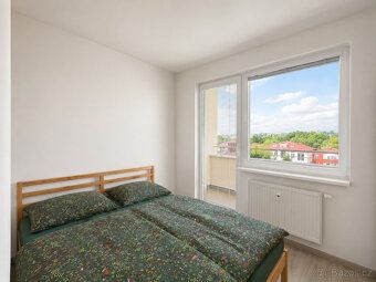 Pronájem světlého bytu 2+kk se dvěma lodžiemi v nejvyšším pa
