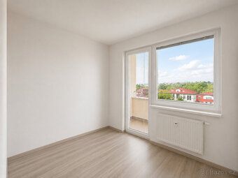 Pronájem světlého bytu 2+kk se dvěma lodžiemi v nejvyšším pa