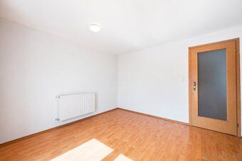 Prodej atypického mezonetového bytu 5+kk se zahradou, garáží