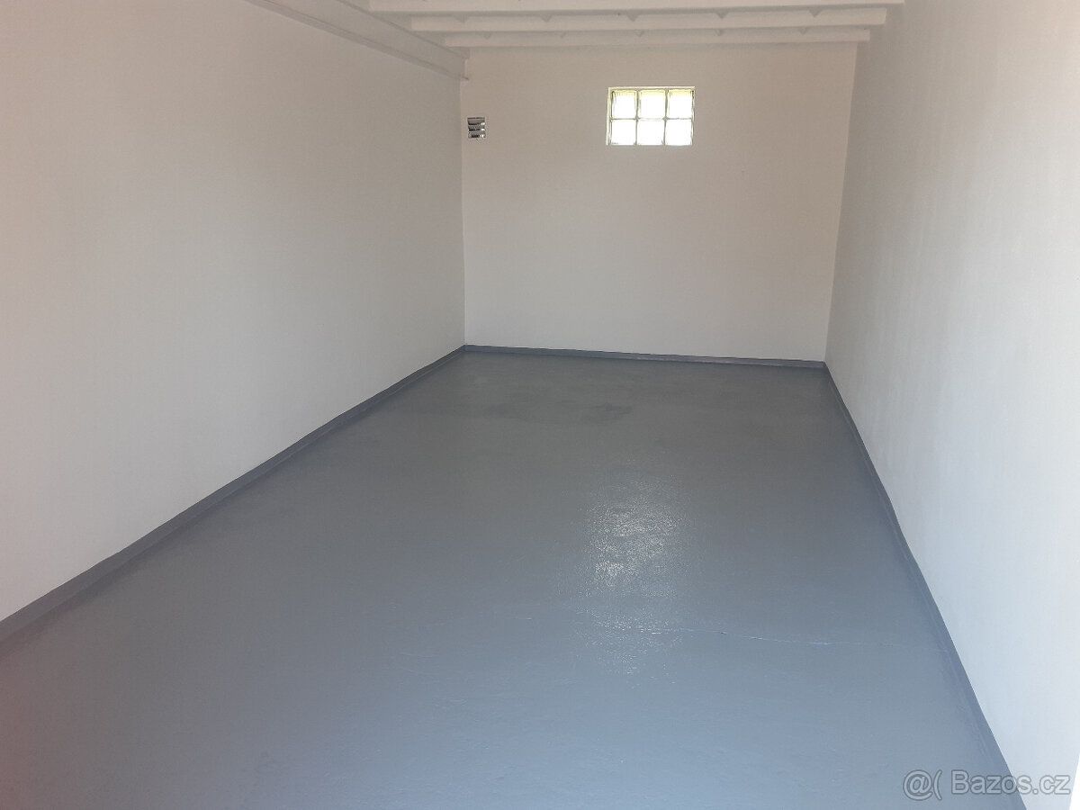 Garáž je nově po kompletní rekonstrukci (štřešní krytina, ko