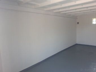 Garáž je nově po kompletní rekonstrukci (štřešní krytina, ko