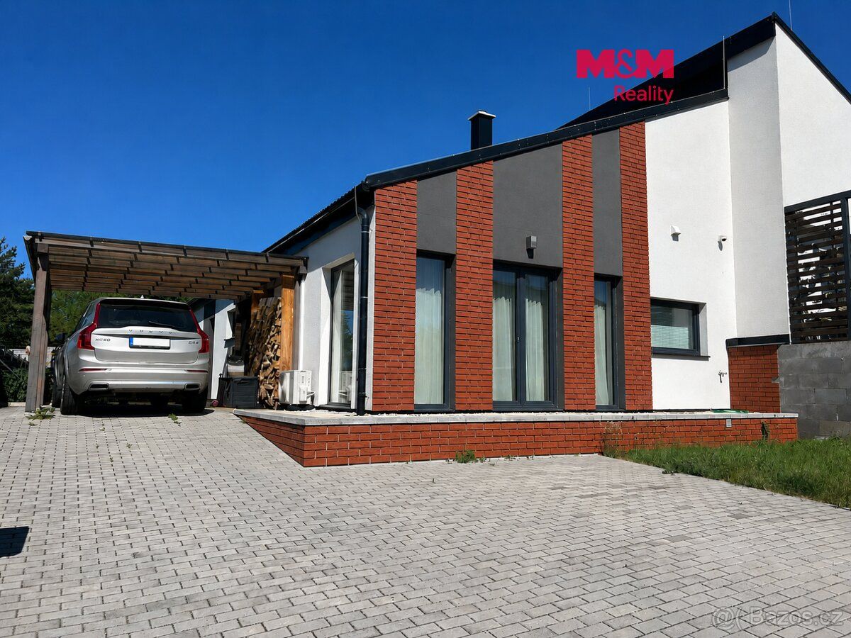 Nabízíme k prodeji moderní rodinný dům o dispozici 4+kk, kte