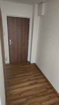 Nájem: 13.600 Kč / měsíc
Zálohy na služby: 1500 Kč / měsíc
K