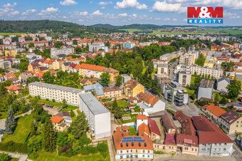 Exkluzivně nabízíme komerční pozemek o výměře 1 795 m² vhodn